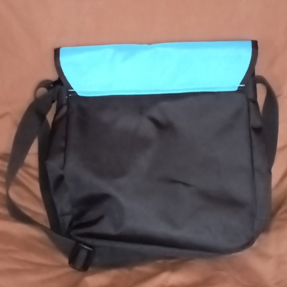 Puma Messenger Bag - Picture 6 of 10